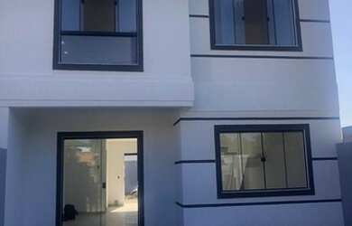 Imagem: A casa possui 3 Dormitórios, 2 Banheiros, 1 Vaga na garagem