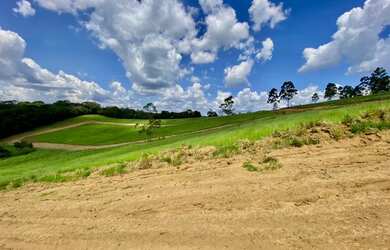 Imagem: O terreno está localizado em Centro, Arujá à venda por R$74.999