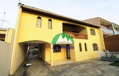 Imagem: A casa possui 5 Dormitórios, 4 Banheiros, 5 Vagas na garagem