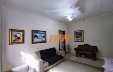 Imagem: A casa possui 5 Dormitórios, 3 Banheiros, 254m² de Área e