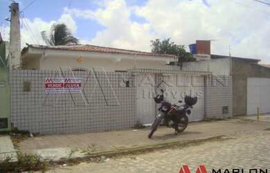 Imagem: A casa possui 3 Dormitórios, 1 Banheiro, 4 Vagas na garagem