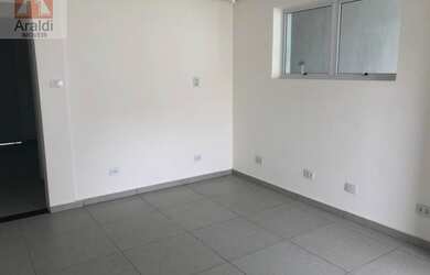 Imagem: O depósito possui 5 Vagas na garagem e 230m² de Área e está