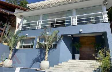 Imagem: A casa em condomínio possui 4 Dormitórios, 5 Banheiros, 2