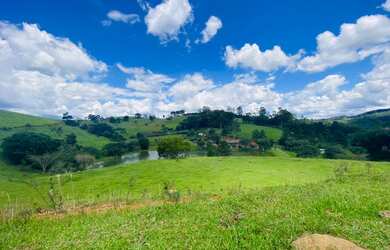 Imagem: O terreno possui 600m² de Área e está localizado em Centro