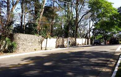 Imagem: O terreno possui 926m² de Área e está localizado em Jardim