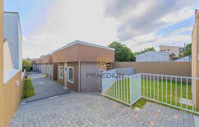 Imagem: A casa possui 2 Dormitórios, 1 Banheiro, 2 Vagas na garagem