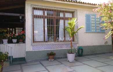 Imagem: A casa possui 5 Dormitórios, 4 Banheiros, 1 Vaga na garagem