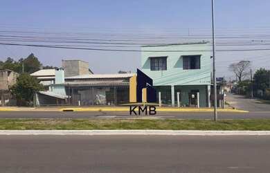 Imagem: A casa possui 4 Dormitórios, 3 Banheiros, 3 Vagas na garagem