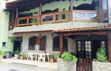 Imagem: A casa em condomínio possui 4 Dormitórios, 5 Banheiros, 2