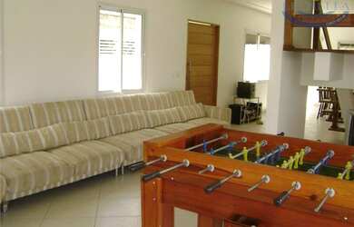 Imagem: A casa possui 4 Dormitórios, 1 Banheiro, 3 Vagas na garagem