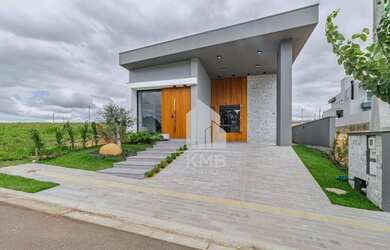 Imagem: A casa em condomínio possui 3 Dormitórios, 2 Banheiros, 170m²