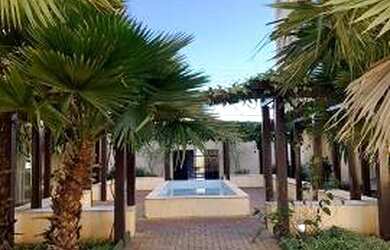 Imagem: O apartamento possui 2 Dormitórios, 1 Banheiro, 2 Vagas na