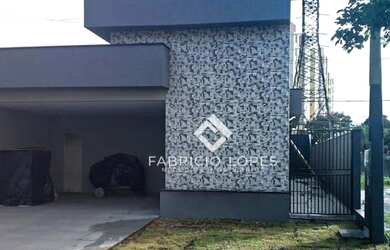 Imagem: A casa em condomínio possui 3 Dormitórios, 2 Banheiros, 4