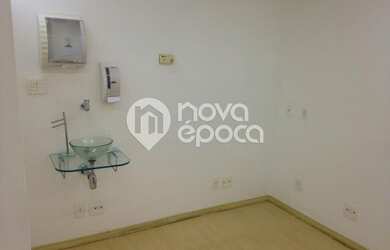 Imagem: O depósito possui 2 Vagas na garagem e 35m² de Área e está