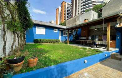 Imagem: O depósito possui 5 Vagas na garagem e 256m² de Área e está