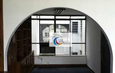 Imagem: O depósito possui 4 Vagas na garagem, 124m² de Área e está