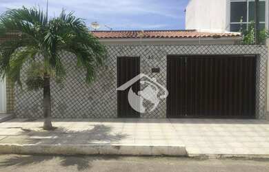 Imagem: A casa possui 4 Dormitórios, 4 Banheiros, 2 Vagas na garagem