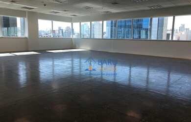 Imagem: O depósito e possui 5 Vagas na garagem, 246-0m² de Área está