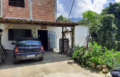 Imagem: A casa possui 2 Dormitórios, 1 Banheiro, 4 Vagas na garagem