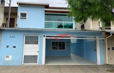 Imagem: A casa possui 3 Dormitórios, 5 Banheiros, 3 Vagas na garagem