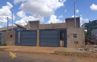 Imagem: A casa possui 2 Dormitórios, 2 Banheiros, 2 Vagas na garagem