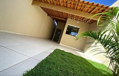 Imagem: A casa possui 2 Dormitórios, 1 Banheiro, 2 Vagas na garagem