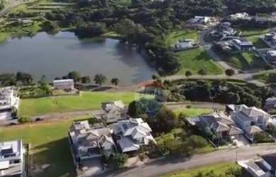 Imagem: A casa em condomínio possui 4 Dormitórios, 5 Banheiros, 4