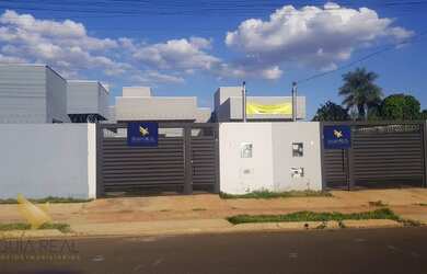 Imagem: A casa possui 2 Dormitórios, 1 Banheiro, 1 Vaga na garagem