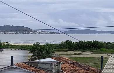 Imagem: O apartamento possui 3 Dormitórios, 1 Banheiro, 1 Vaga na garagem