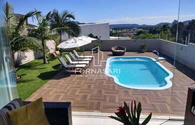 Imagem: A casa possui 3 Dormitórios, 4 Banheiros, 4 Vagas na garagem