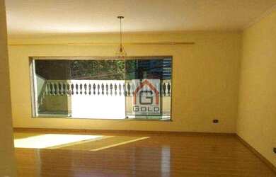 Imagem: A casa possui 5 Dormitórios, 3 Banheiros, 4 Vagas na garagem