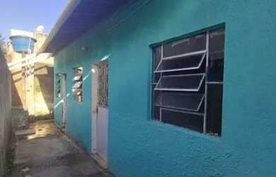 Imagem: A casa possui 2 Dormitórios, 1 Banheiro e está localizado