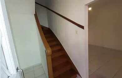 Imagem: A casa possui 3 Dormitórios, 3 Banheiros, 1 Vaga na garagem