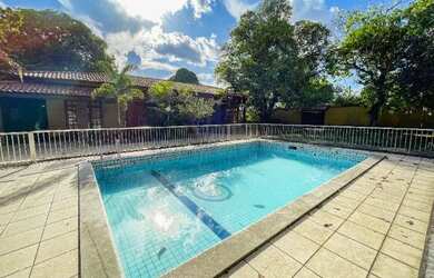 Imagem: A casa em condomínio possui 5 Dormitórios, 5 Banheiros, 5