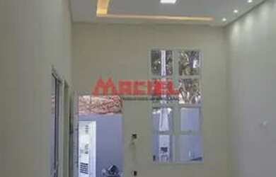 Imagem: A casa possui 3 Dormitórios, 1 Banheiro, 2 Vagas na garagem