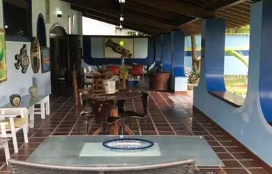 Imagem: A casa possui 3 Dormitórios, 1 Banheiro, 5 Vagas na garagem