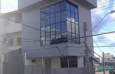 Imagem: O depósito possui 3 Vagas na garagem e 205m² de Área e está