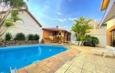 Imagem: A casa em condomínio possui 4 Dormitórios, 5 Banheiros, 4