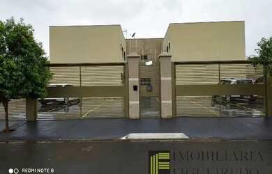 Imagem: O apartamento possui 2 Dormitórios, 1 Banheiro, 2 Vagas na