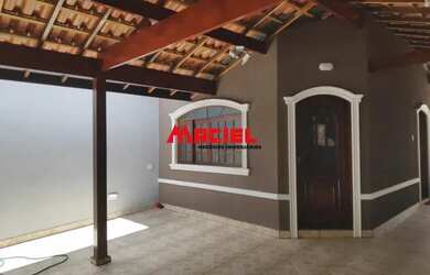 Imagem: A casa possui 3 Dormitórios, 2 Banheiros, 2 Vagas na garagem