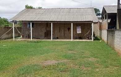 Imagem: A casa possui 2 Dormitórios, 1 Banheiro e está localizado
