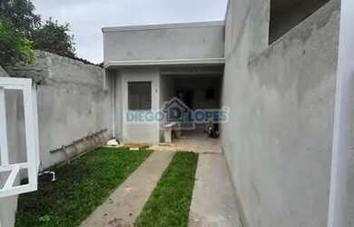 Imagem: A casa possui 2 Dormitórios, 1 Banheiro, 1 Vaga na garagem