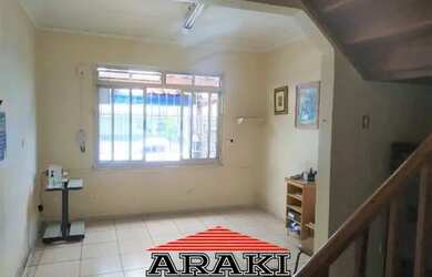 Imagem: A casa possui 5 Dormitórios, 3 Banheiros, 2 Vagas na garagem