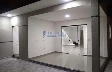 Imagem: A casa possui 3 Dormitórios, 3 Banheiros, 2 Vagas na garagem