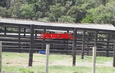 Imagem: O terreno possui 484.000m² de Área e está localizado em