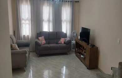 Imagem: A casa possui 3 Dormitórios, 2 Banheiros, 3 Vagas na garagem