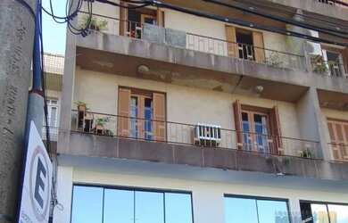 Imagem: O apartamento possui 2 Dormitórios, 1 Banheiro, 2 Vagas na