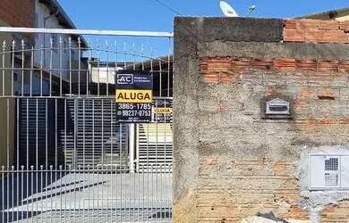 Imagem: A casa possui 2 Dormitórios, 1 Banheiro, 1 Vaga na garagem