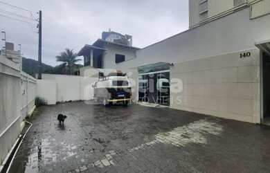 Imagem: O depósito possui 4 Vagas na garagem, 89m² de Área e está