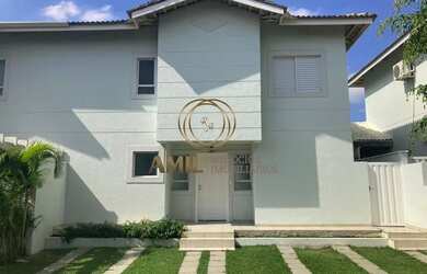 Imagem: A casa possui 3 Dormitórios, 2 Banheiros, 2 Vagas na garagem